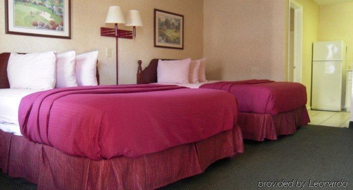 Country Hearth Inn & Suites Augusta Bagian luar foto