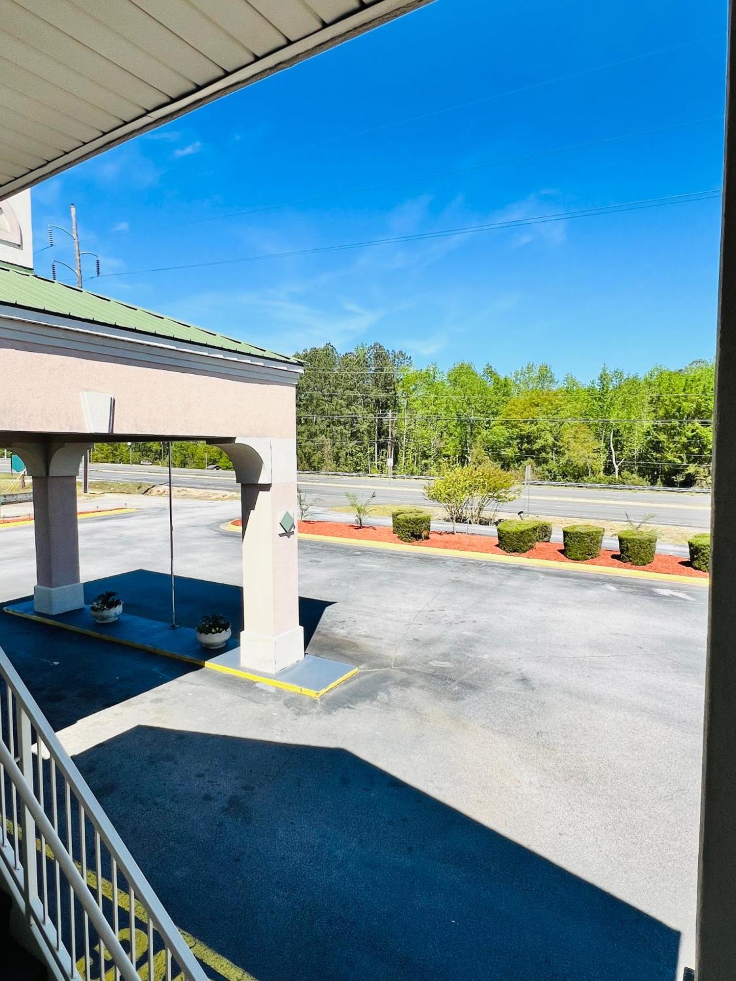 Country Hearth Inn & Suites Augusta Bagian luar foto