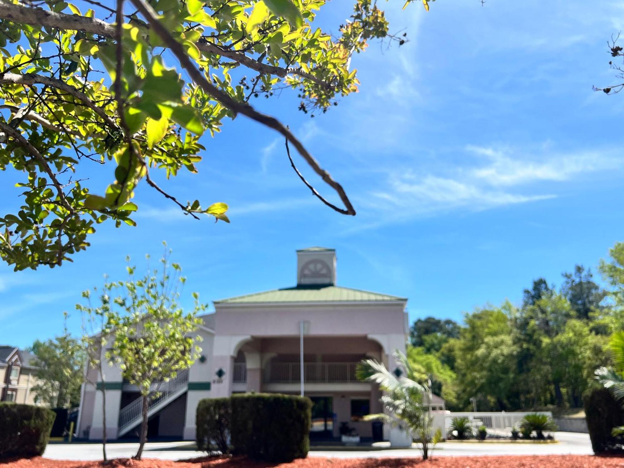 Country Hearth Inn & Suites Augusta Bagian luar foto