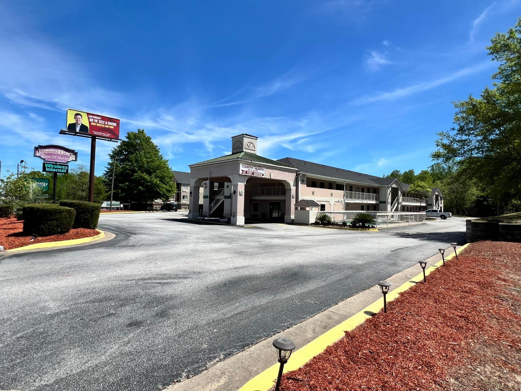 Country Hearth Inn & Suites Augusta Bagian luar foto