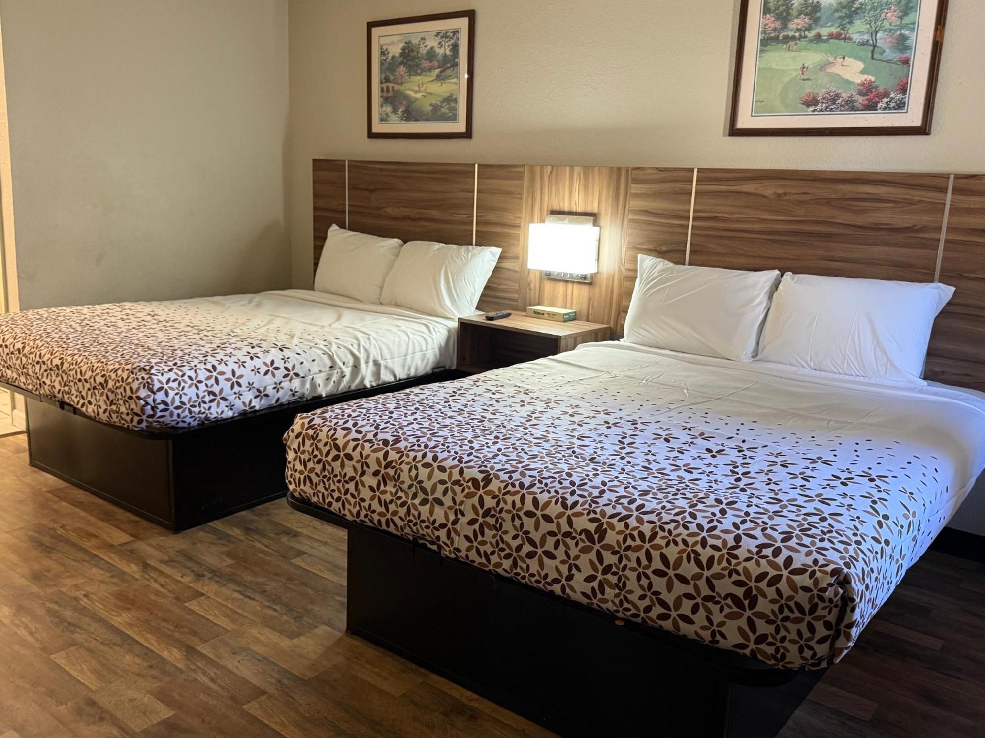 Country Hearth Inn & Suites Augusta Bagian luar foto