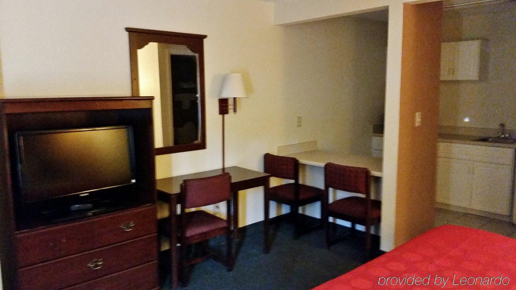 Country Hearth Inn & Suites Augusta Bagian luar foto