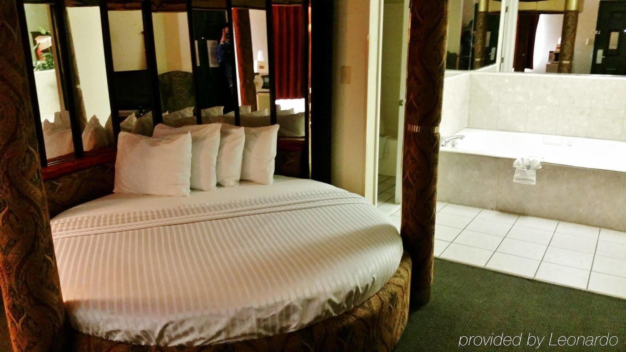 Country Hearth Inn & Suites Augusta Bagian luar foto