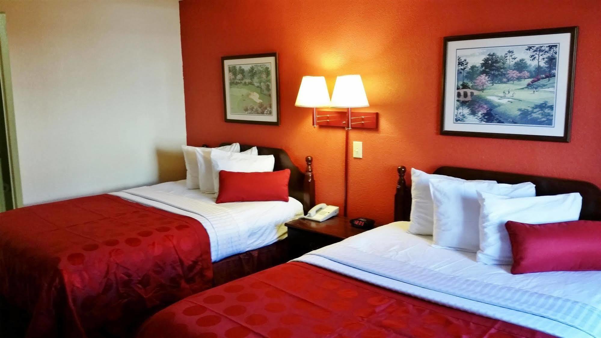 Country Hearth Inn & Suites Augusta Bagian luar foto
