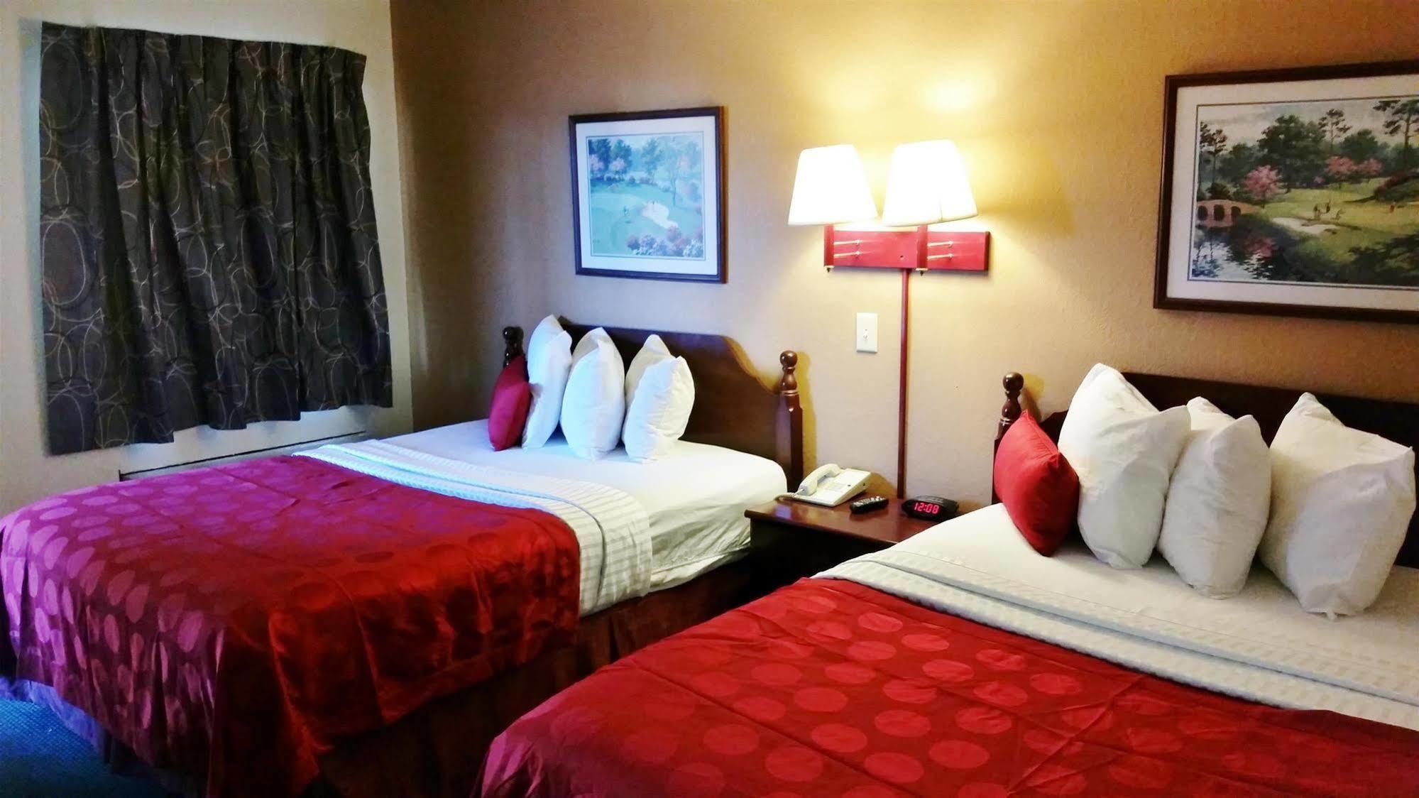 Country Hearth Inn & Suites Augusta Bagian luar foto