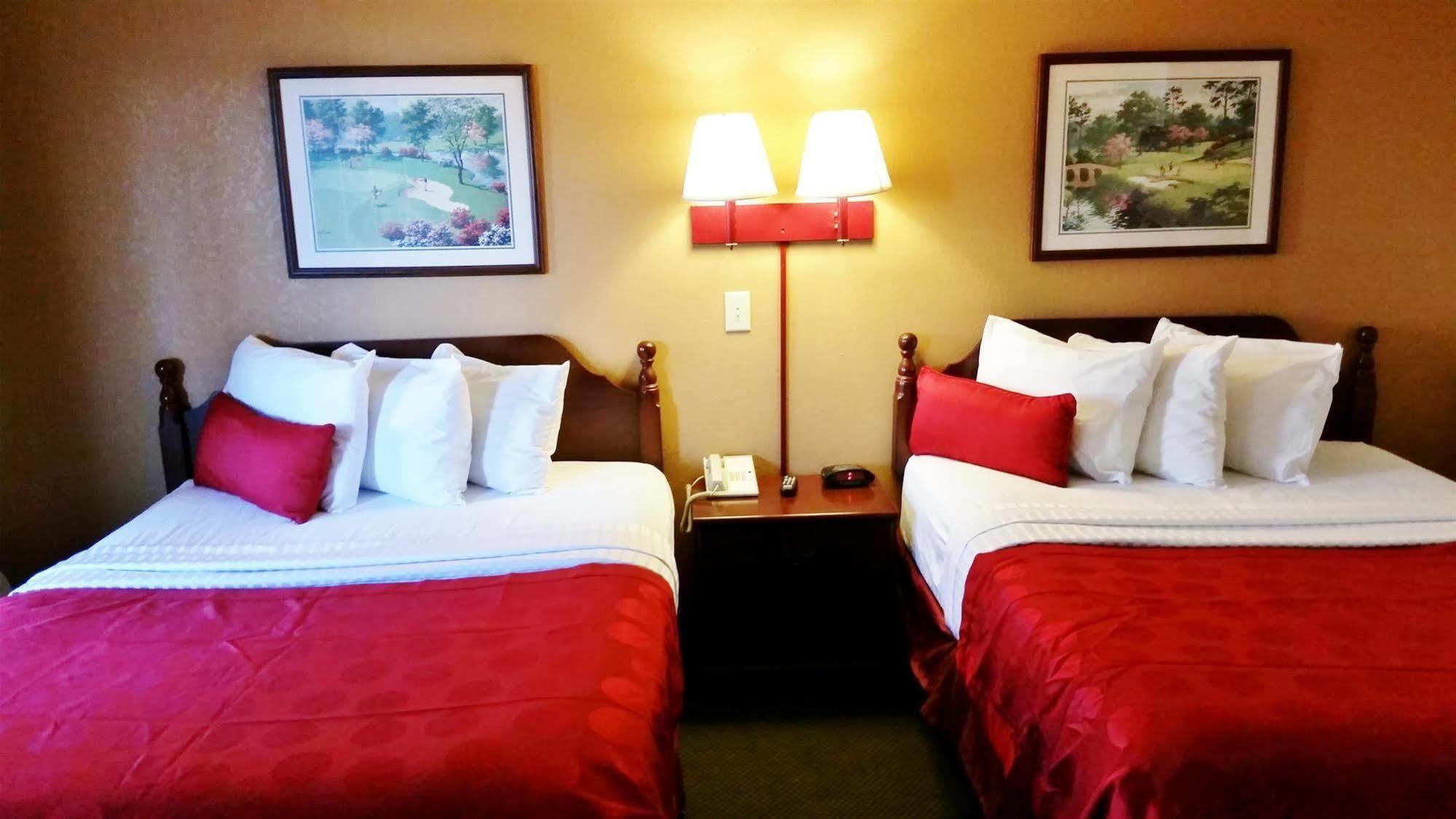Country Hearth Inn & Suites Augusta Bagian luar foto